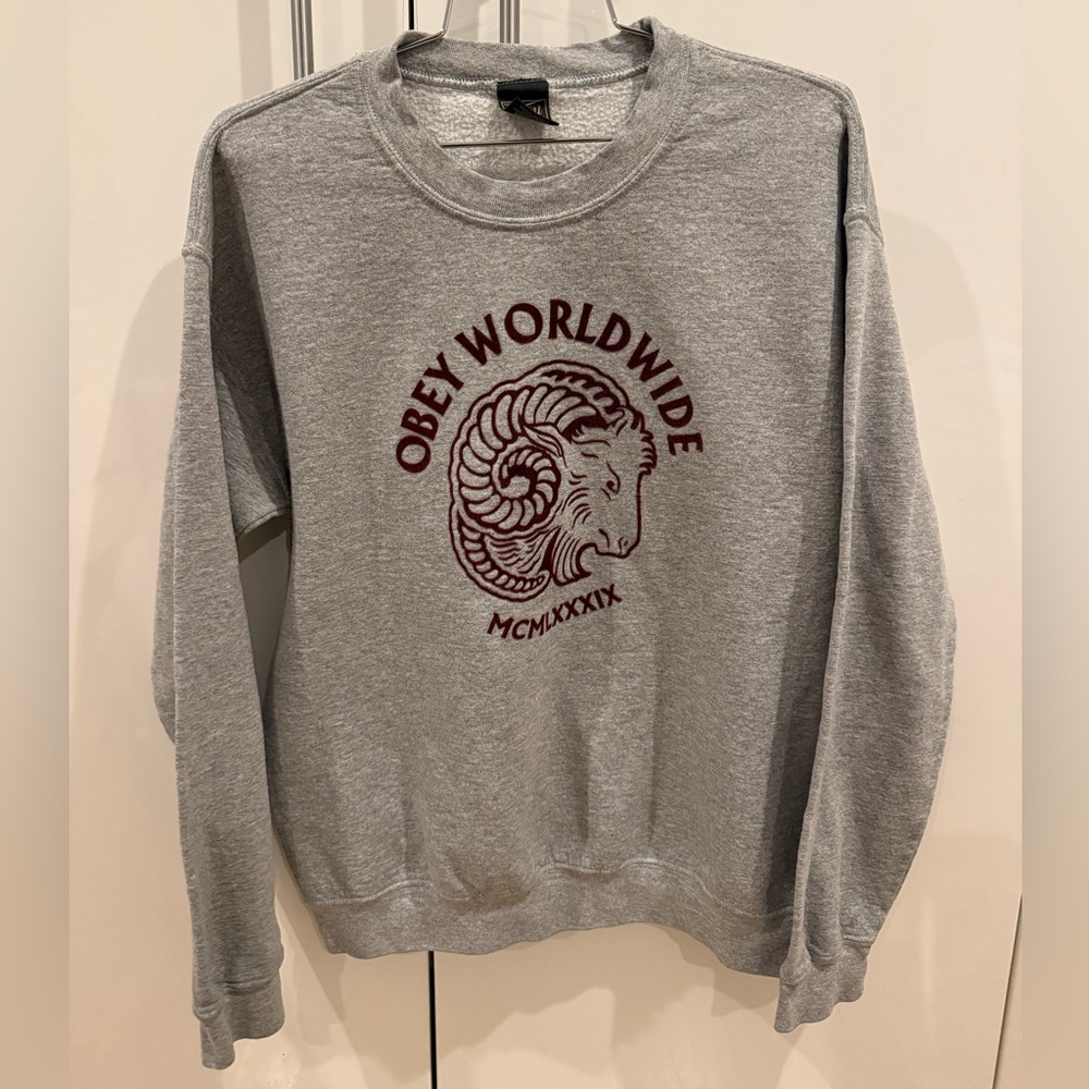 Obey sweater